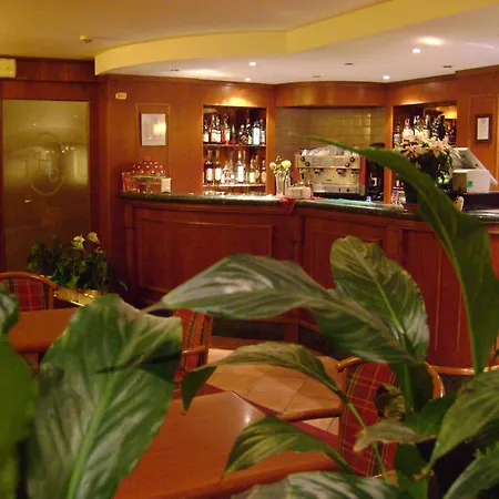 Отель Edelweiss 3*