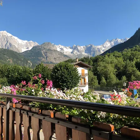 Отель Edelweiss 3*