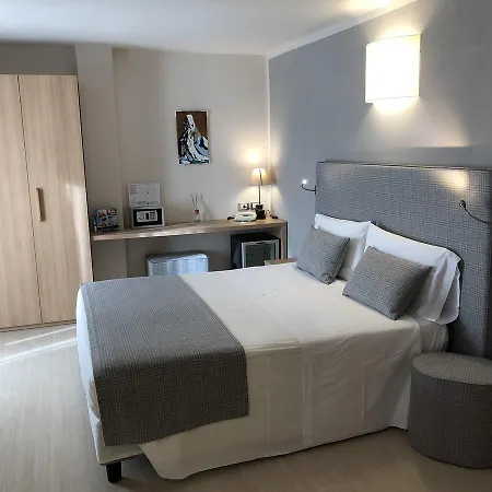 Отель Edelweiss 3*